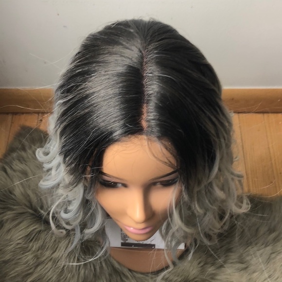 ?LEXA 12” GREY CELEB  MIDDLE PART WAVY BOB WIG main image 6